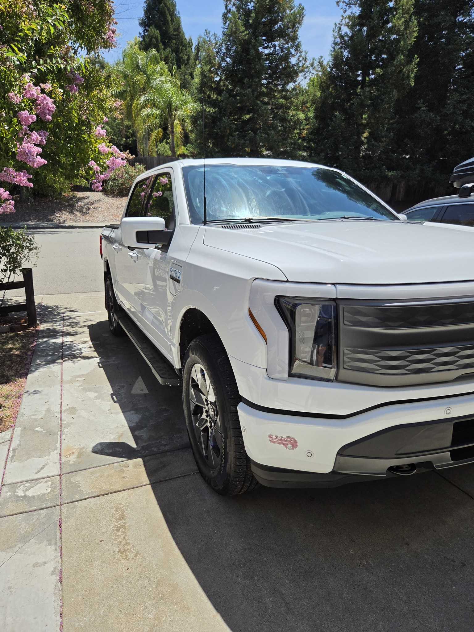 Front three quarter, passenger side